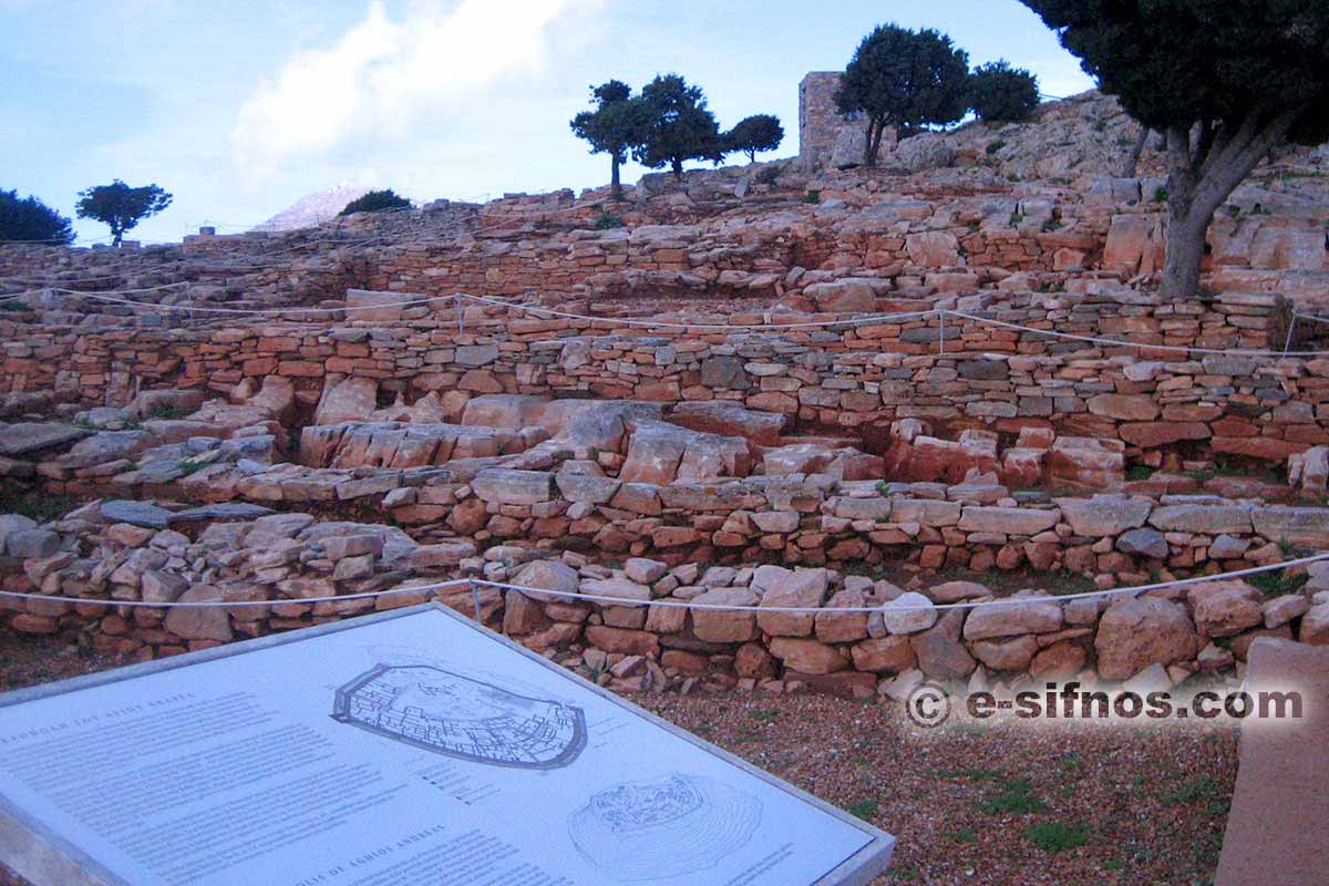 Spaziergang durch die mykenische Akropolis von Agios Andreas auf Sifnos