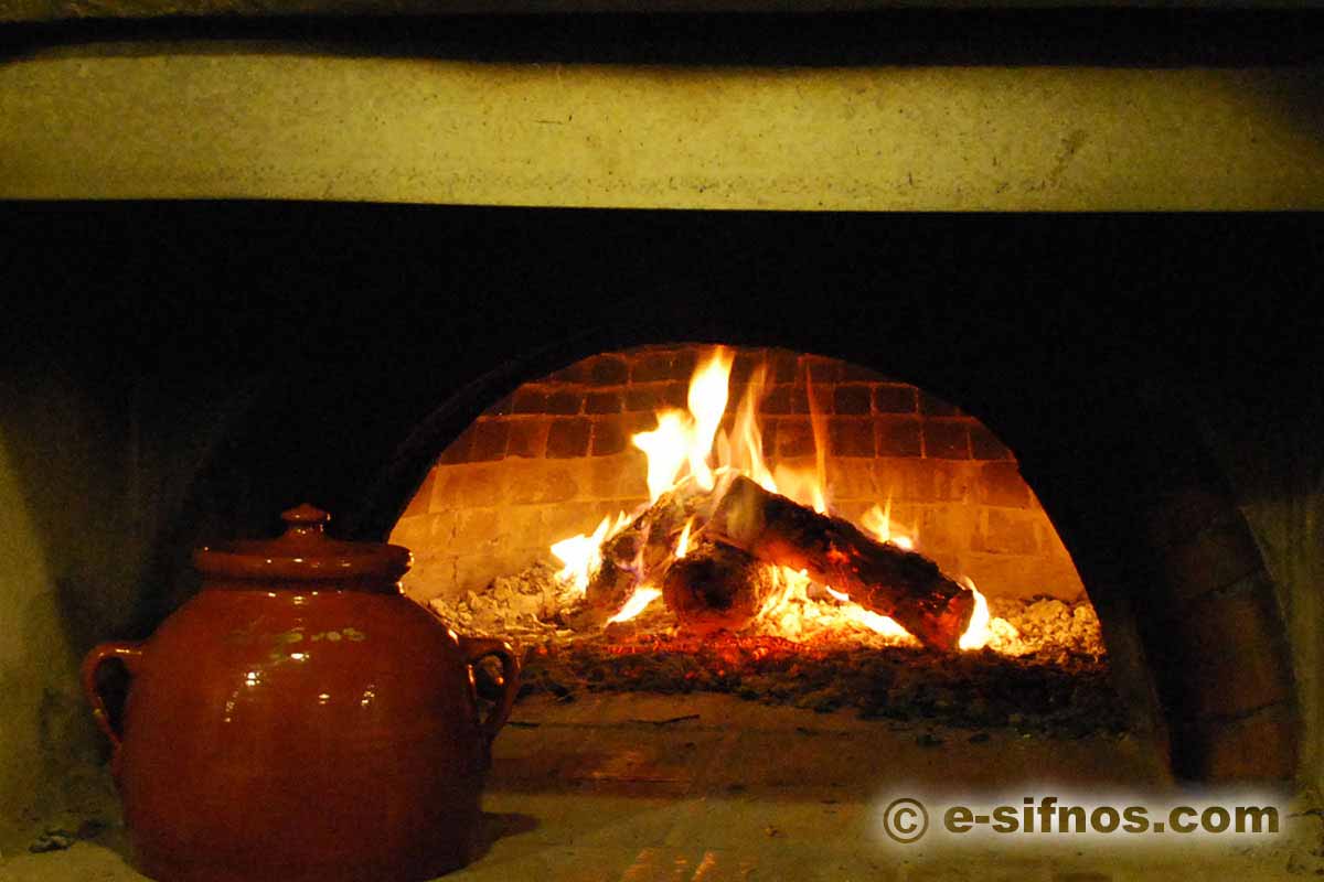 Skepastaria, traditionelle Keramikschüssel für Kichererbsensuppe